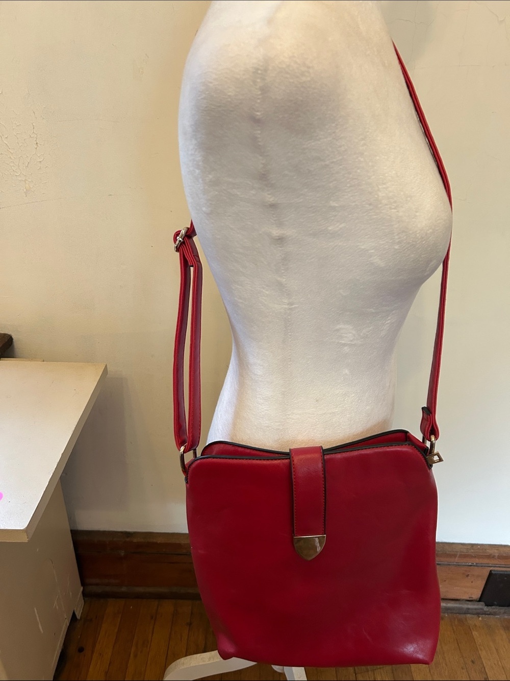 Red Leather Crossbody Shoulder Bag with gold hardware Roomy interior EUC